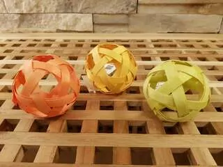 047 Koule 8 cm mix barev