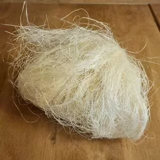 Sisal vlákno 25 g bílý K5931