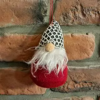 Skřítek na zavěšení textil 12 cm K4038