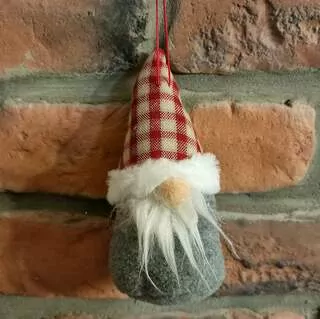 Skřítek na zavěšení textil 14 cm K4069