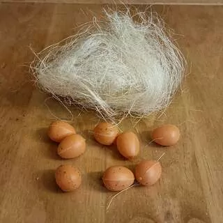 Vajíčka přízdoby pvc / sisal 12ks K8290