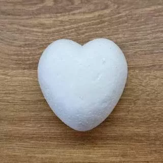 Srdíčko polystyrén menší 6 cm K2107