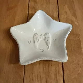 Talíř s křídly 15.9 x 15 cm K6440