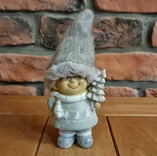Chlapec s chlupatou čepicí K0451