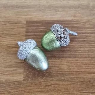 Žalud přízdoba světle zelený 4 cm K7597