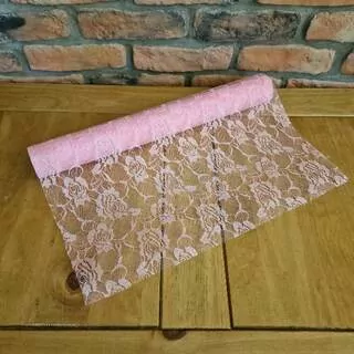 Běhoun krajka růžová 48 cm x 4,5 m K2349