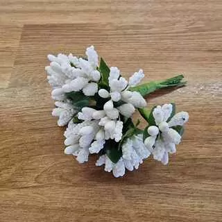 Větvička bobulky dekorační bílá K3471