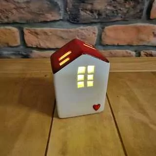 Domeček svítící kemarmika K9859