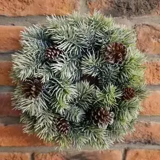 Věnec jehličí/šišky PVC 30 cm K9042