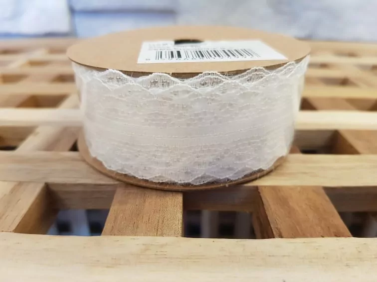 Stuha krajka 9 m široká K4992