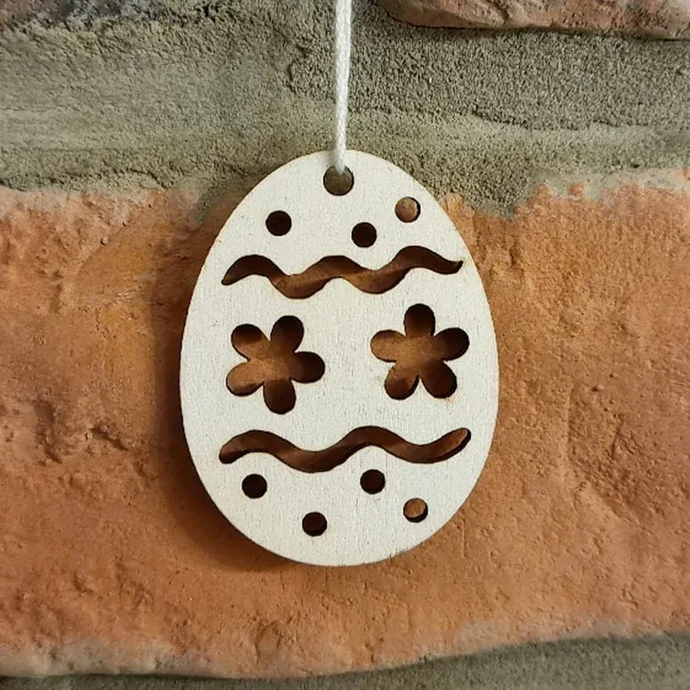 Dřevěné vajíčko na zavěšení K7359