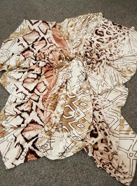 Deka krémově vzorovaná 200 x 230 cm K522