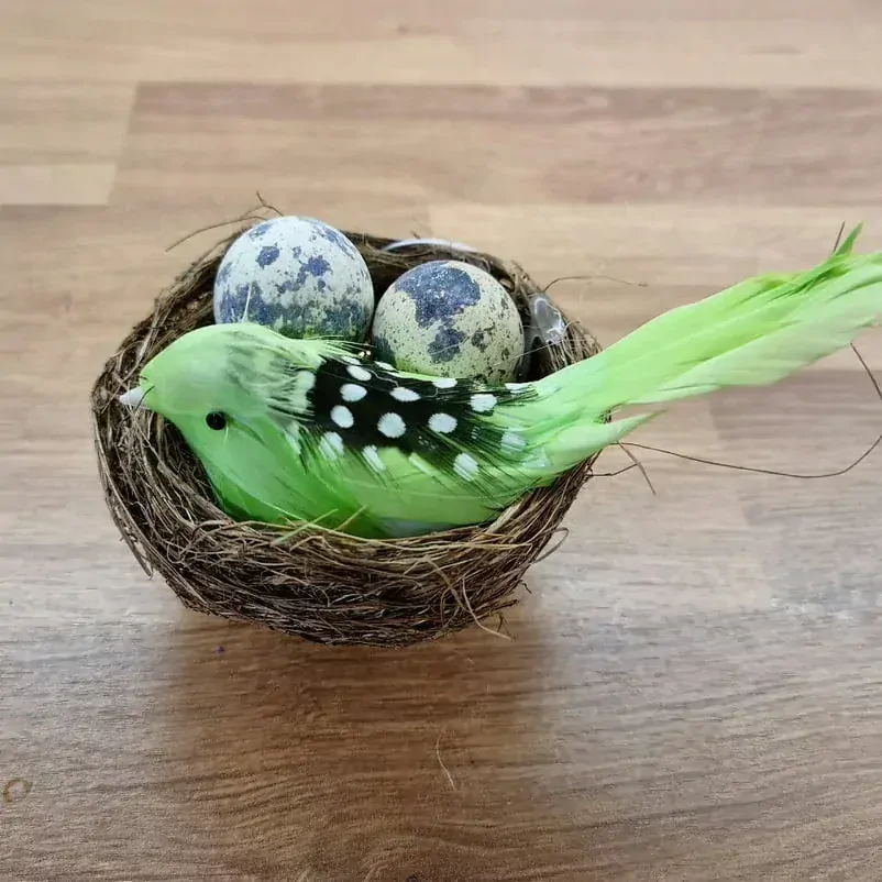 Hnízdo s vajíčky a ptáčkem na sponu K6089
