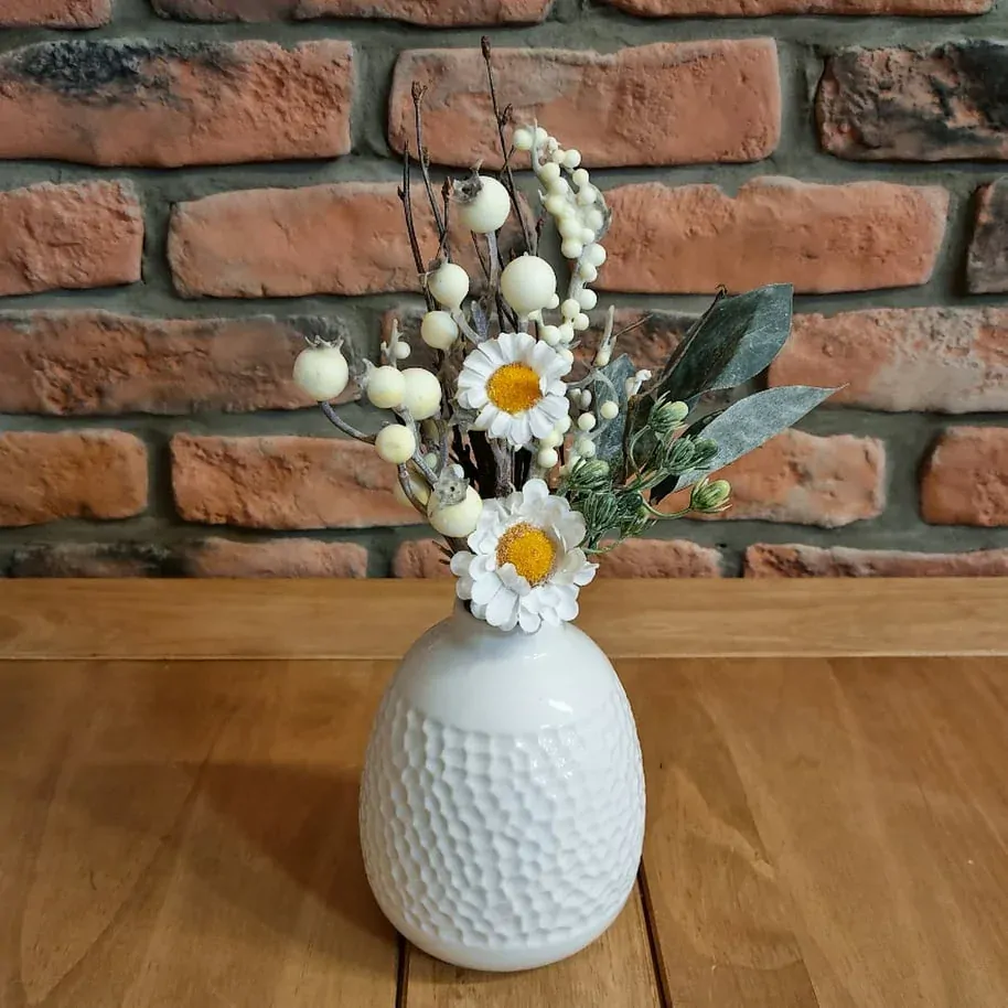 Kytice větve, bobule, květiny bílá K6502