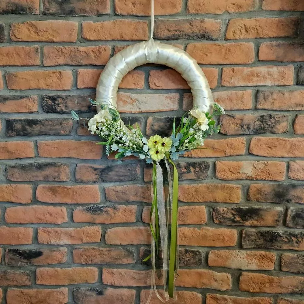 Jarní věneček z květů HAND MADE K8479