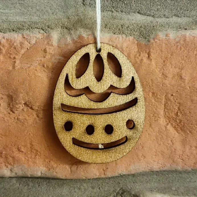 Dřevěné vajíčko na zavěšení K7359